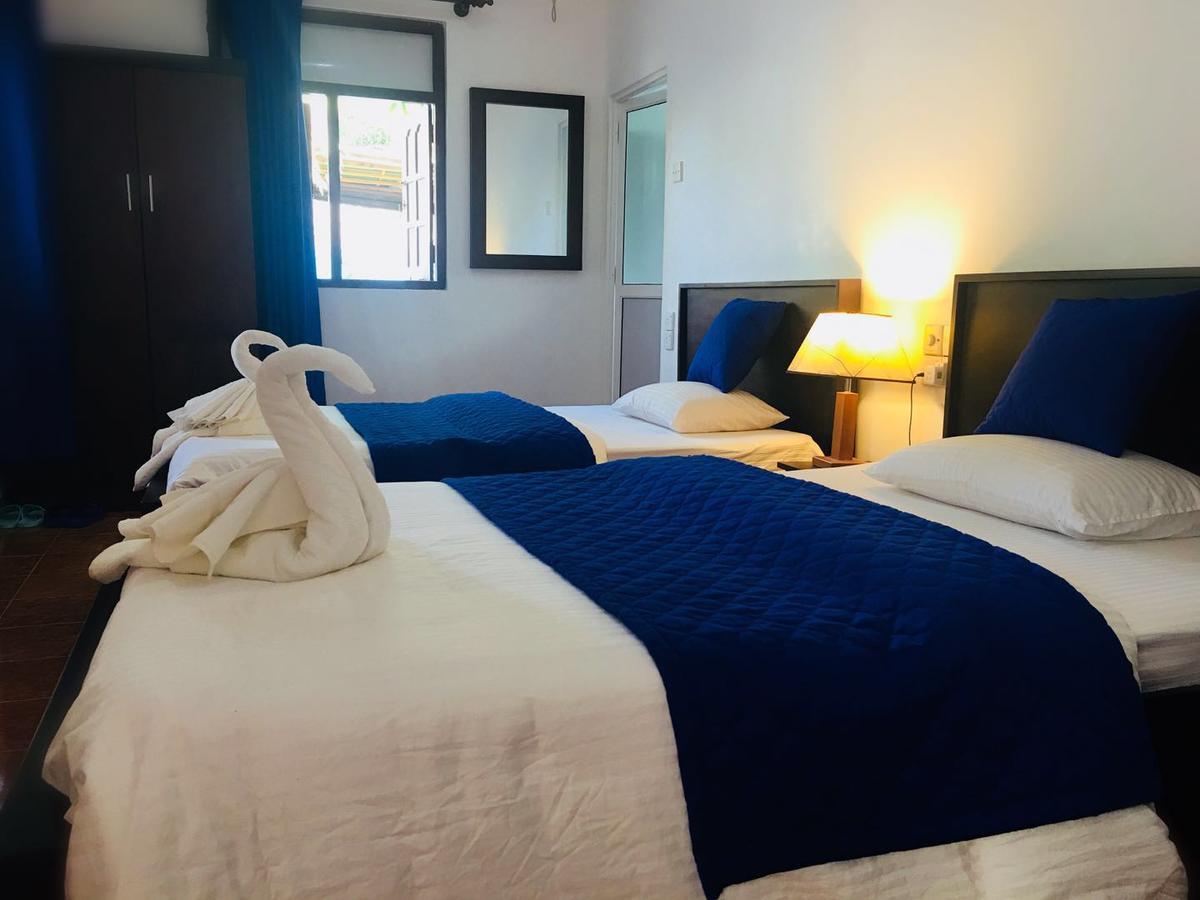 Blue Whale Holiday Hotel Mirissa Cameră foto