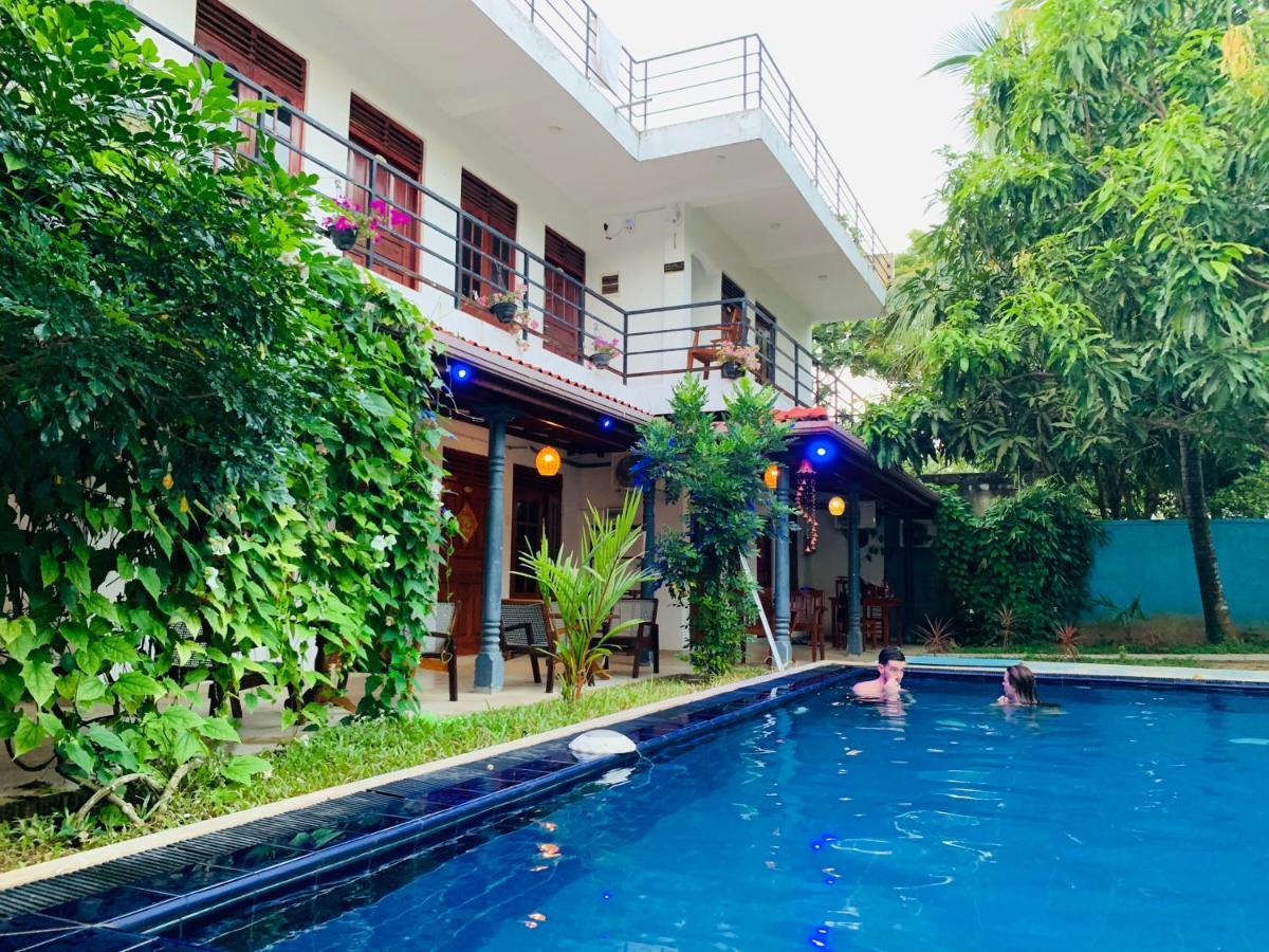 Blue Whale Holiday Hotel Mirissa Exterior foto